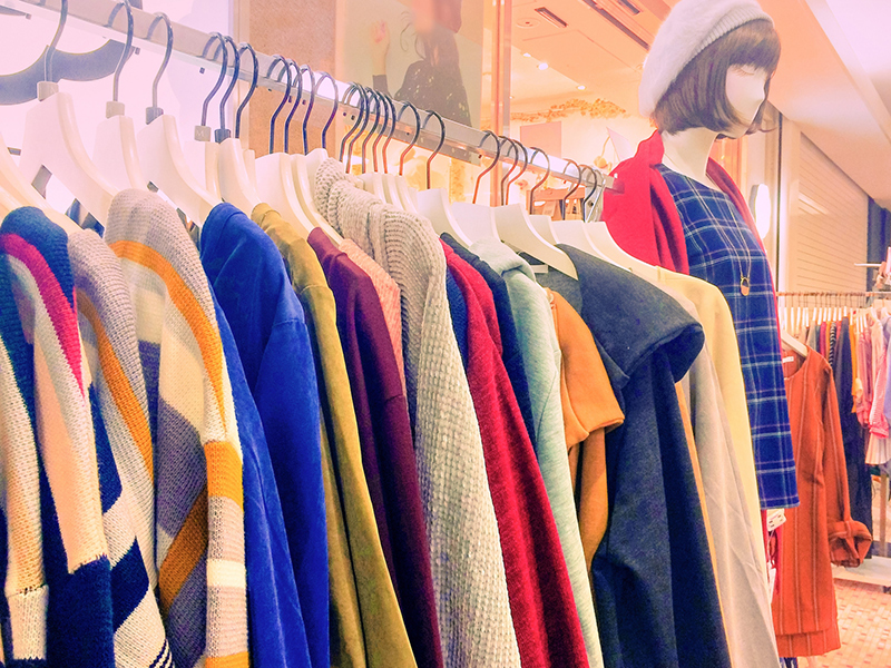 衣類・かばん・化粧品